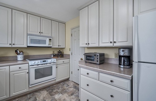 Northeast Virginia Beach Condo | Condo by beach and state park