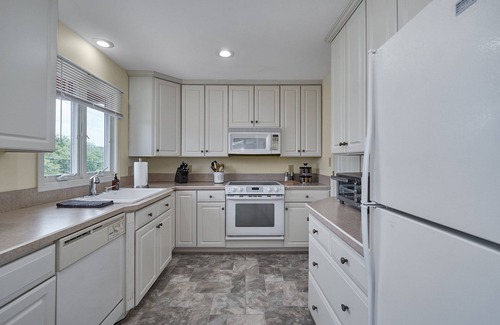 Northeast Virginia Beach Condo | Condo by beach and state park