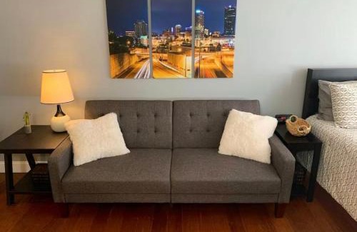 Fort Sanders Apartment | Condo Close to Stadium and Free Parking