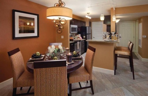 Las Vegas Resort | Condo close to the Strip: Pools & Hot tubs + Full kitchen