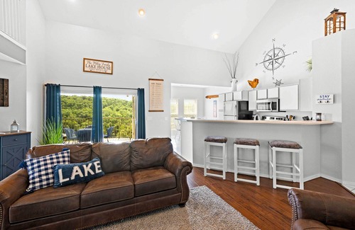 Kimberling City Condo | Condo in Lakefront Resort w/Boat Launch & Pool!