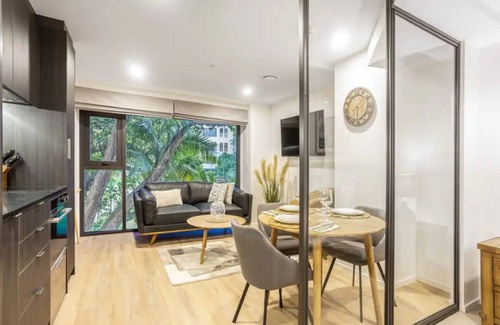 Newton House | Condo in Queen St CBD w Pool and Gym Zodiak Stays