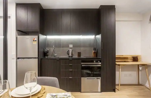 Newton House | Condo in Queen St CBD w Pool and Gym Zodiak Stays