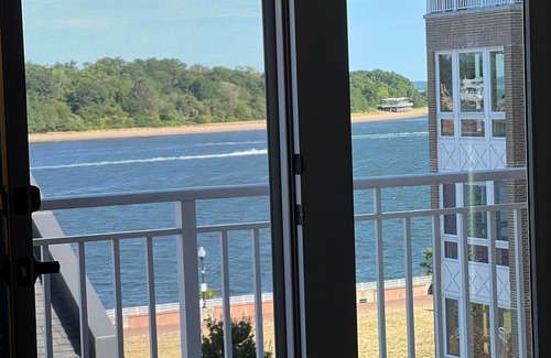 Perth Amboy Condo | CONDO LIKE NO OTHER |SAUNA|OCEAN VIEW | POOL TABLE
