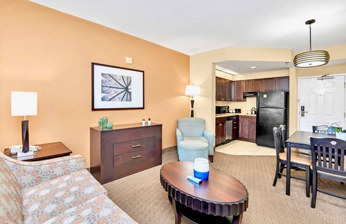 Florida Central Atlantic Coast Apartment | Condo w Hot Tub & Pool - Close to Universal Studio