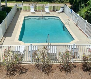 Gulf Shores Apartment | Condo w Pool near beaches, dining, shopping, etc