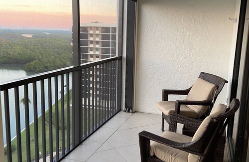 Vanderbilt Beach Condo | Condo with amazing gulf and beach views and beach accesss