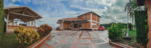 Pereira House | Condominio la Castilla en Cerritos