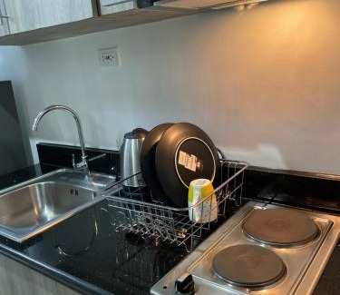 Highway Hills Apartment | Condominium Fame Residence