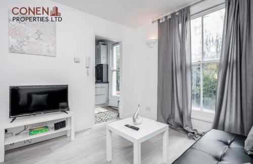 New Cross Apartment | CONEN Breccia Apartment