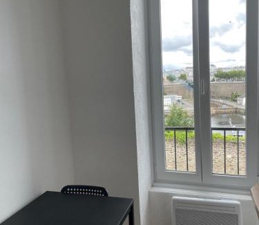 Downtown Apartment | Confort et charme en plein Brest, vue sur la rade