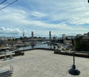 Downtown Apartment | Confort et charme en plein Brest, vue sur la rade