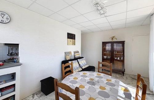 Dives-sur-Mer Apartment | Confortable appartement proche du Port Guillaume pour 4 avec animaux admis - FR-1-465-125