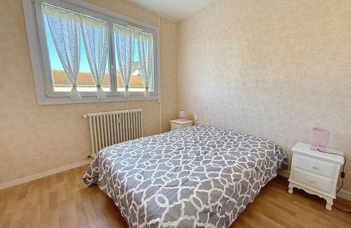 Dives-sur-Mer Apartment | Confortable appartement proche du Port Guillaume pour 4 avec animaux admis - FR-1-465-125