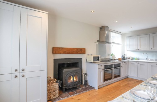 Garn Fadryn House | CONGL CAE, pet friendly, luxury holiday cottage in Aberdaron