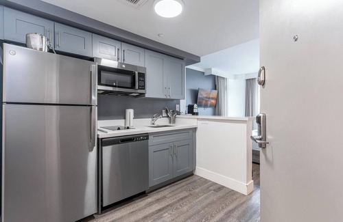 Coconut Grove Condo | Connected Hotel Arya Studios | 2 Beds, 2 Baths, Kitchen + Free 2-Car Parking