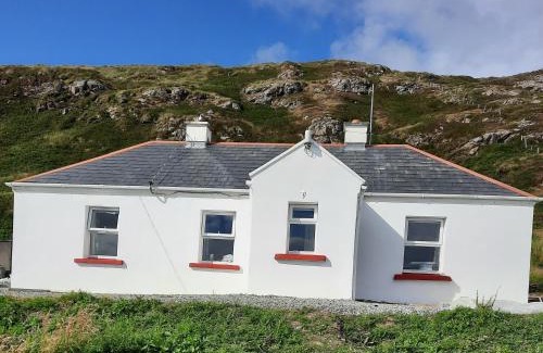 Clifden House | Conneelys Cottage, Connemara, Clifden, H71Y096