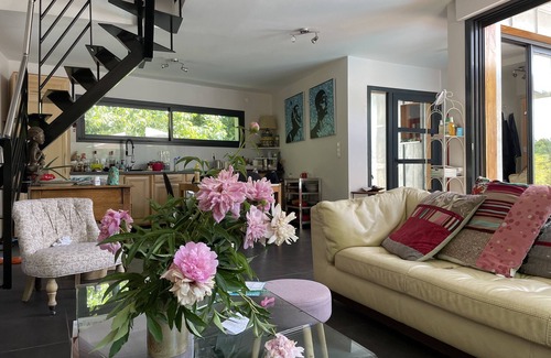 Saint-Didier-au-Mont-d'Or Villa | Contemporary villa with private pool 4.5 X 8. Relaxation and proximity to Lyon