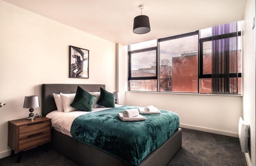 Preston Apartment | Contemporary 1 Bed Apartment in Central Preston