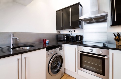 Munster Apartment | Contemporary 1 Bed Flat in Fulham Near The Thames