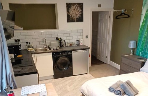 Wigan Apartment | Contemporary 1 bed studio for comfy stay in Wigan