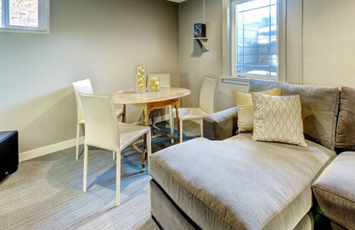 South Boulder Apartment | Contemporary 2bd Lower Level Apt