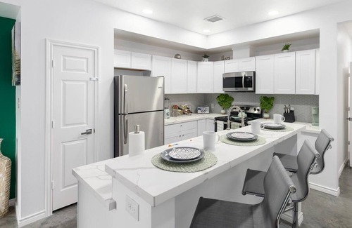 Conroe House | Contemporary-3 Bedroom-Rooftop in the Heart of Downtown Conroe