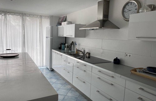 Arzon House | Contemporary beachfront villa