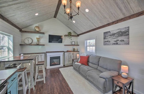 Bonners Ferry Cabin | Contemporary Cabin w/Mountain Views & Deck