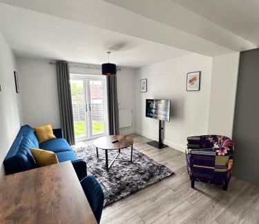 Guildford Ski Chalet | Contemporary Comfort 2 Bed Home