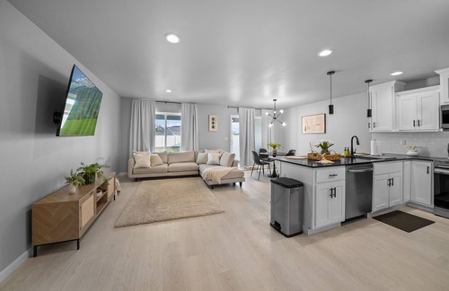 Quincy House | Contemporary Comfort in Quincy - Centrally Located - Near Gorge & Crescent Bar