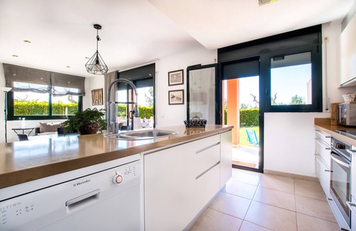 Bonmont Terres Noves House | Contemporary house in golf, swimming pool, wifi