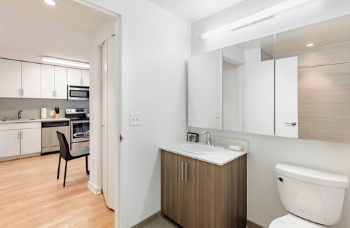 The Waterfront Apartment | Contemporary Studio in Jersey City Near Manhattan