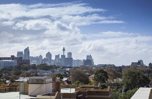 Redfern Apartment | Contemporary Top Floor Apartment with City Views