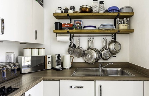 Mile End Apartment | Contemporary Victorian Studio
