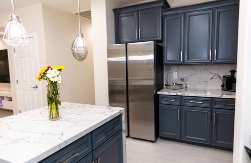 Avondale House | Contemporary yet Cozy Getaway. 3 bed, 2 bath, Pool