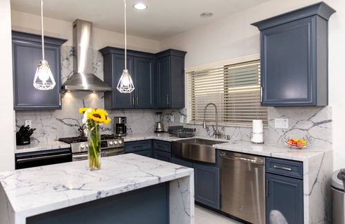 Avondale House | Contemporary yet Cozy Getaway. 3 bed, 2 bath, Pool