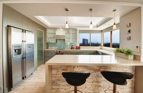 Main Beach Apartment | Contessa Holiday Apartments