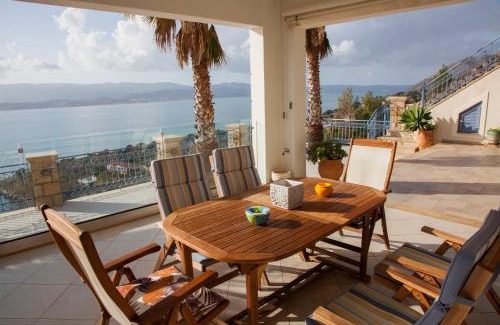 Argostoli Apartment | Contessina's House breathtaking view Farsa