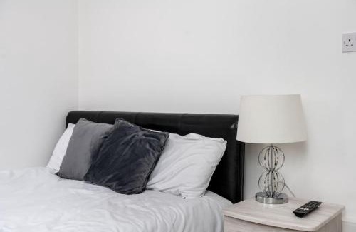 Landore Apartment | Contractor Room - Kitchen - Central Spot