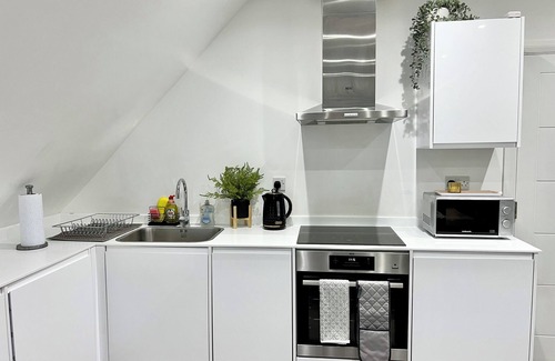 Borehamwood Apartment | Contractors & long stays | FREE Parking | Netflix