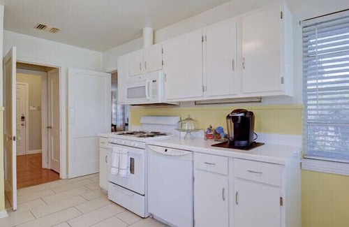 Jefferson House | Contractors , Medical Area, Dtwn, Seawold, Six Flags, Ft. Sam, Lackland