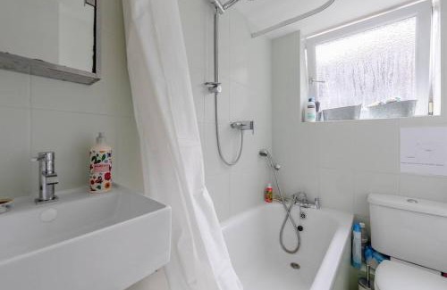 Dalston Apartment | Convenient 1 Bedroom Apartment in Dalston
