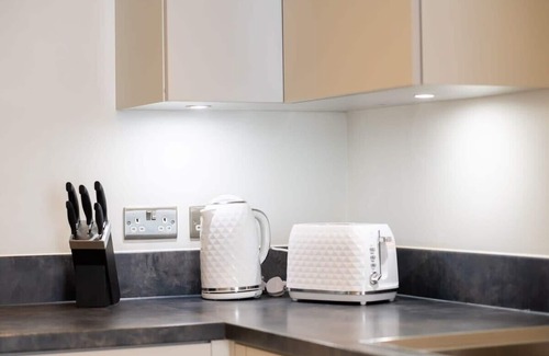 Crawley City Centre Apartment | Convenient 2 Bedroom Apartment in Crawley