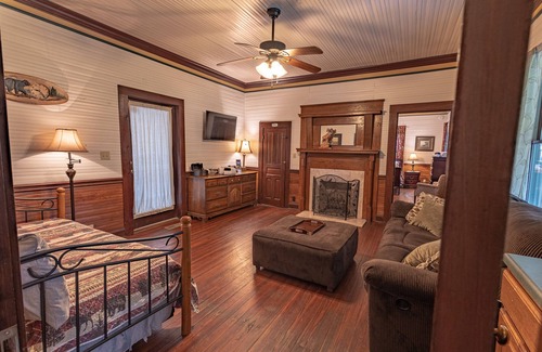 Mars Hill Other | Convenient and Historic Farmhouse with modern amenities, sleeps 17