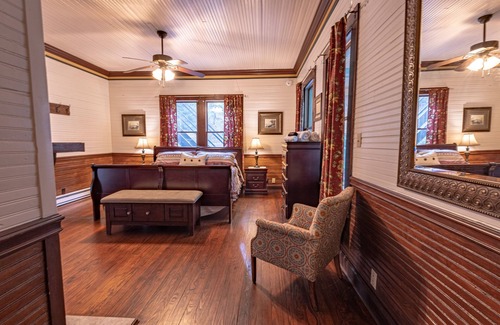 Mars Hill Other | Convenient and Historic Farmhouse with modern amenities, sleeps 17