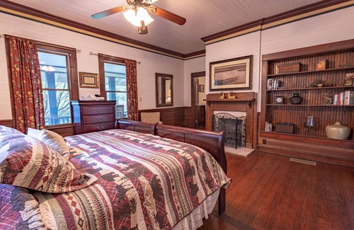Mars Hill Other | Convenient and Historic Farmhouse with modern amenities, sleeps 17