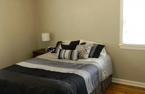 Middletown House | Convenient, Comfortable, Cute & Close to everything!