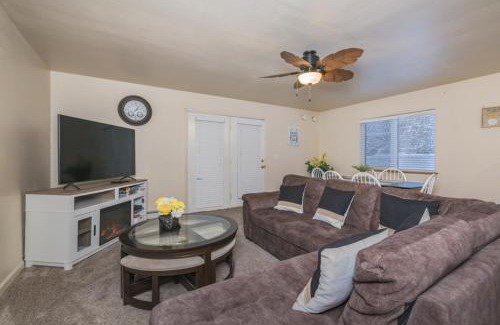 Fairbanks Apartment | Convenient & cozy 4-br T/H; heated 2 car garage!