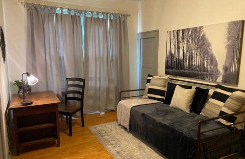 Knoxville House | Convenient & cozy great for couples or small families!